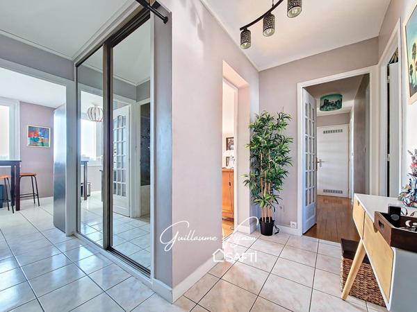 T4 traversant dernier étage, façade isolée