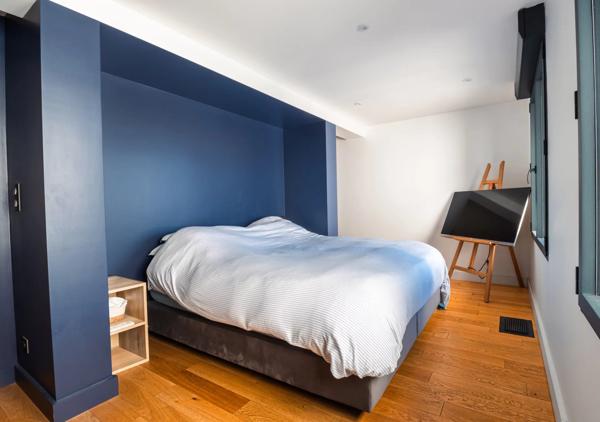 Vente                                                      Loft
                        
                     5 pièces                      196 m2                     à Brive-la-Gaillarde