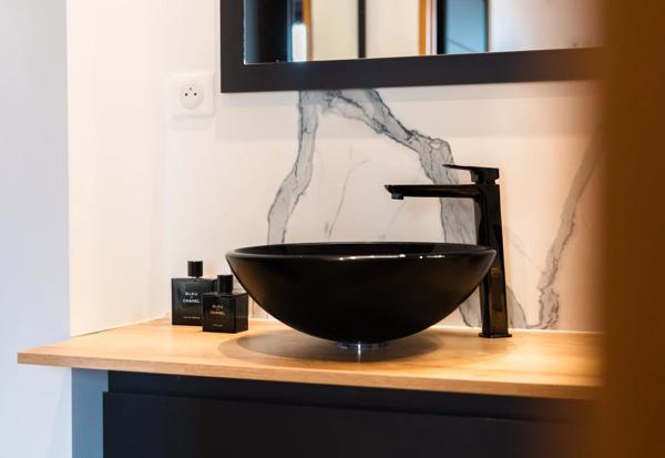 Vente                                                      Loft
                        
                     5 pièces                      196 m2                     à Brive-la-Gaillarde