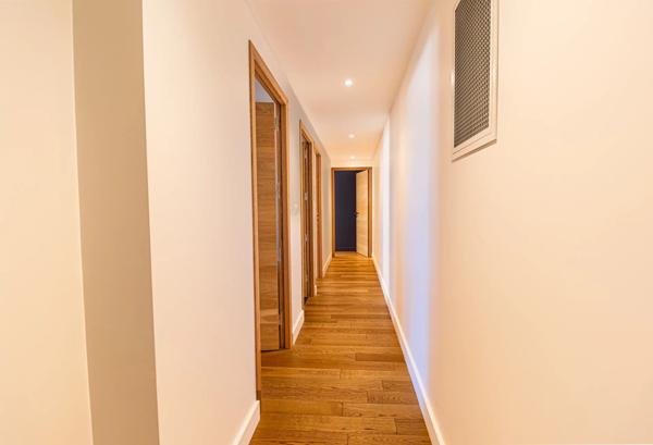Vente                                                      Loft
                        
                     5 pièces                      196 m2                     à Brive-la-Gaillarde