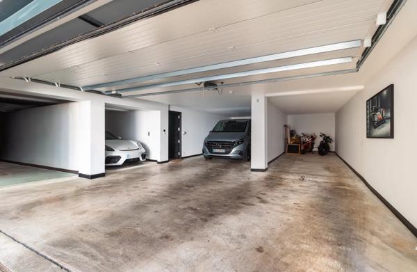 Vente                                                      Loft
                        
                     5 pièces                      196 m2                     à Brive-la-Gaillarde
