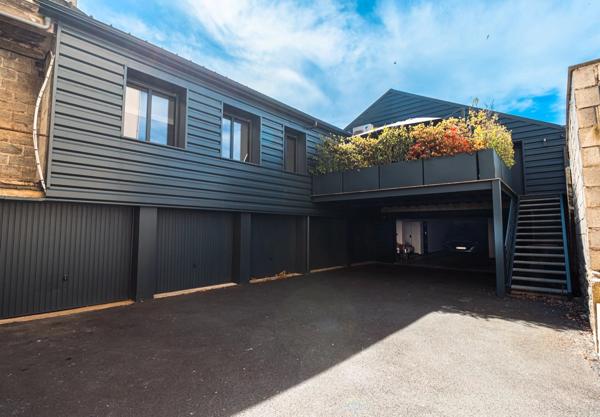 Vente                                                      Loft
                        
                     5 pièces                      196 m2                     à Brive-la-Gaillarde