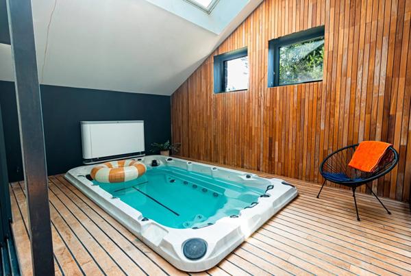Vente                                                      Loft
                        
                     5 pièces                      196 m2                     à Brive-la-Gaillarde