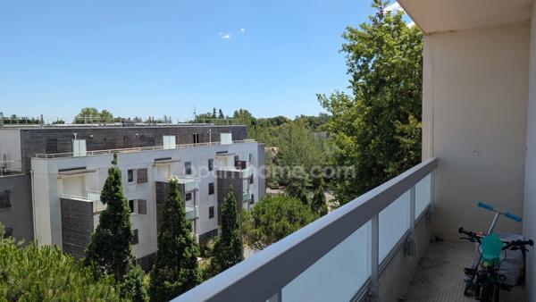 Appartement 3 pièces avec place de parking.