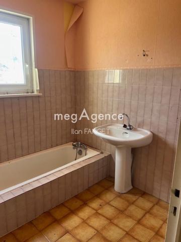 Maison à CUZIEU, 42330 - 6 pièces 150m²