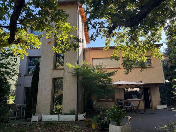 Bien de 186 m² – 4 chambres, 3 salles d’eau, jardin et garage, à 500 m du centre-ville de Léguevin