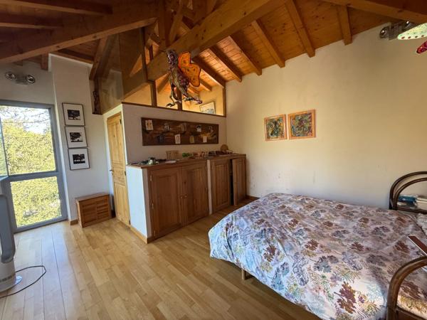 Bien de 186 m² – 4 chambres, 3 salles d’eau, jardin et garage, à 500 m du centre-ville de Léguevin