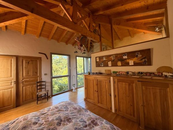 Bien de 186 m² – 4 chambres, 3 salles d’eau, jardin et garage, à 500 m du centre-ville de Léguevin