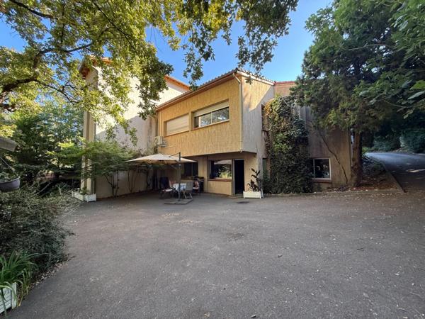 Bien de 186 m² – 4 chambres, 3 salles d’eau, jardin et garage, à 500 m du centre-ville de Léguevin