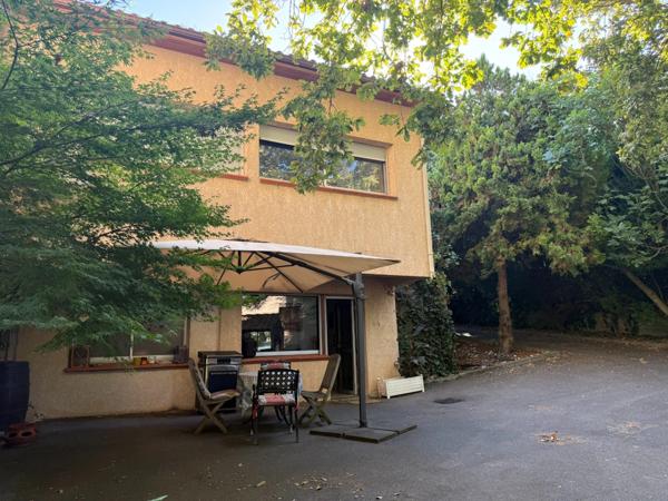 Bien de 186 m² – 4 chambres, 3 salles d’eau, jardin et garage, à 500 m du centre-ville de Léguevin