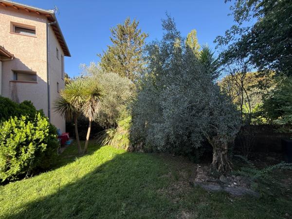 Bien de 186 m² – 4 chambres, 3 salles d’eau, jardin et garage, à 500 m du centre-ville de Léguevin