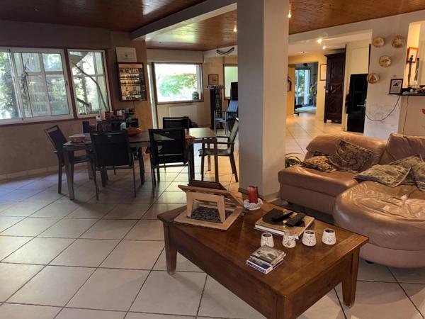 Bien de 186 m² – 4 chambres, 3 salles d’eau, jardin et garage, à 500 m du centre-ville de Léguevin