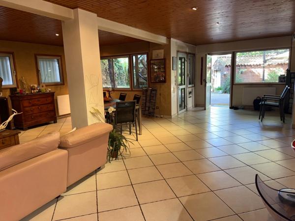 Bien de 186 m² – 4 chambres, 3 salles d’eau, jardin et garage, à 500 m du centre-ville de Léguevin