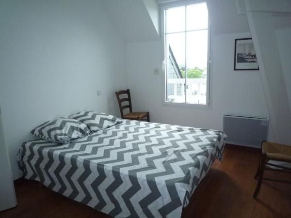 SAINT MALO A LOUER APPARTEMENT T4  MEUBLE  EN DUPLEX TERRASSE PLACE DE PARKING