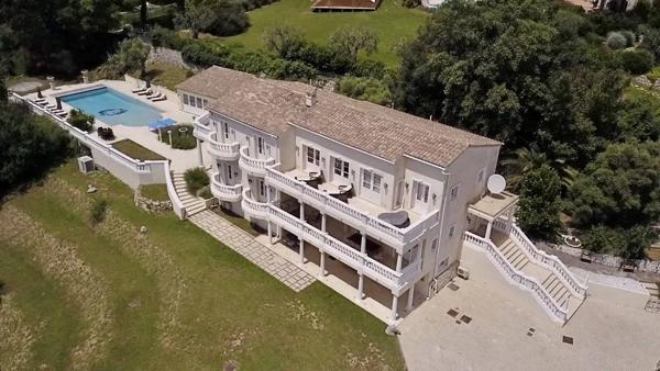 Villa de Luxe à Tourrettes-sur-Loup avec Vue Panoramique sur la Mer et Proximité de Vence