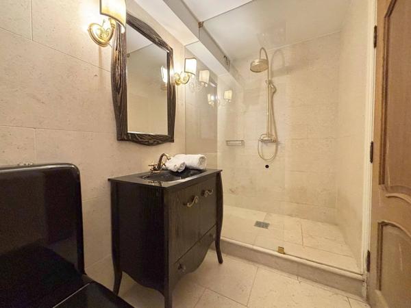 Villa de Luxe à Tourrettes-sur-Loup avec Vue Panoramique sur la Mer et Proximité de Vence