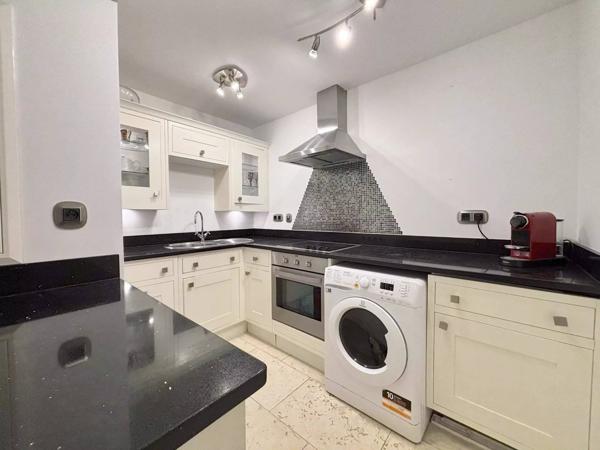 Villa de Luxe à Tourrettes-sur-Loup avec Vue Panoramique sur la Mer et Proximité de Vence