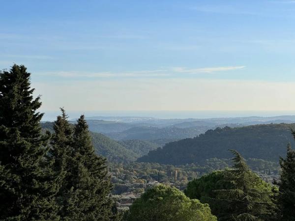 Villa de Luxe à Tourrettes-sur-Loup avec Vue Panoramique sur la Mer et Proximité de Vence