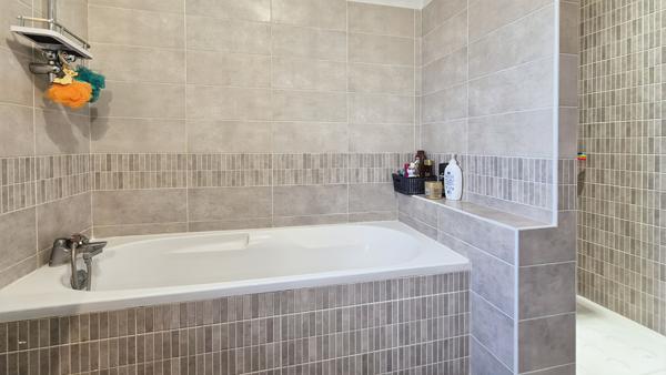 CHATEAURENARD - Villa neuve 3 chambres