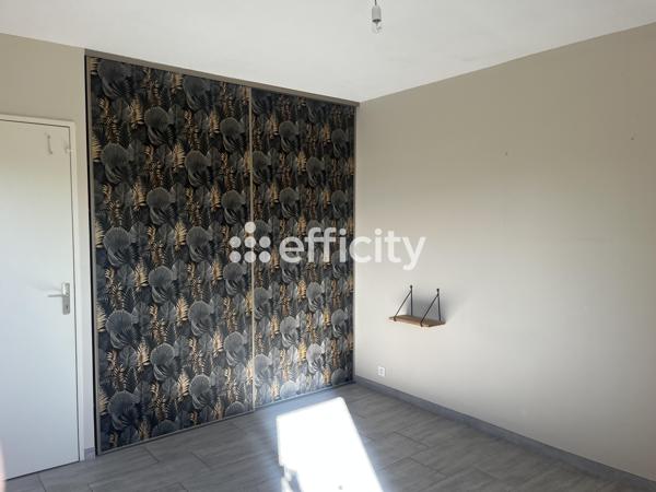 Appartement
         4 pièces
        - 92 m² 205 000 € *