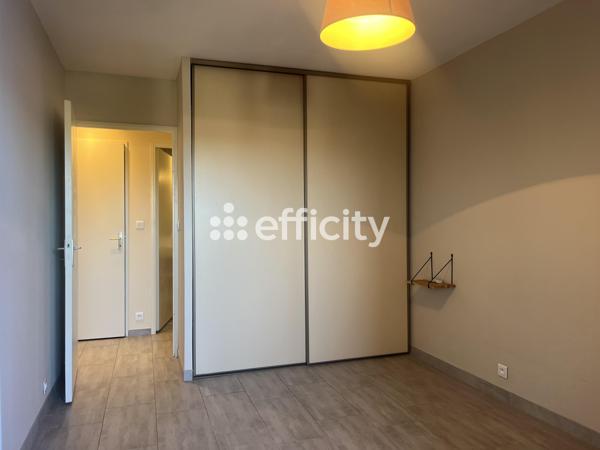 Appartement
         4 pièces
        - 92 m² 205 000 € *