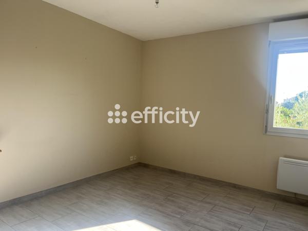 Appartement
         4 pièces
        - 92 m² 205 000 € *