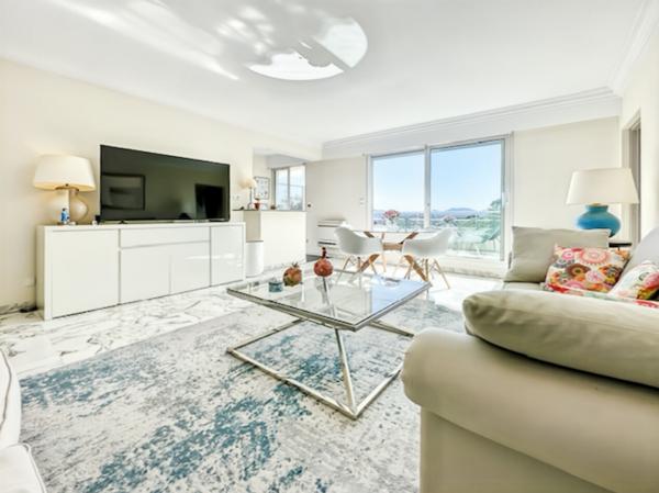 appartement 4 Pièces Vue dégagée collines et aperçu mer