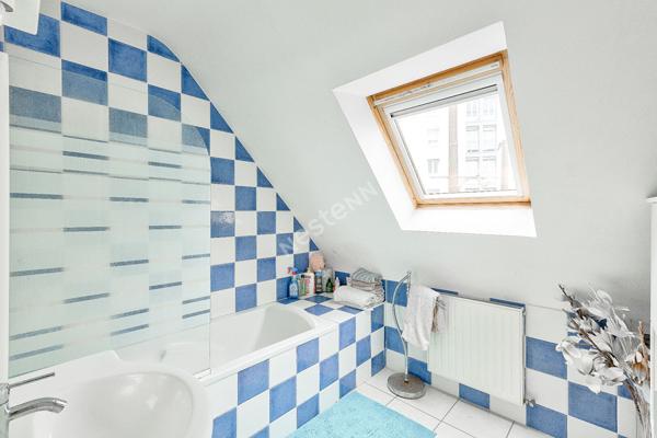 MAISON CONTEMPORAINE  4 CHAMBRES HABITABLE DE PLAIN PIED PROCHE CENTRE