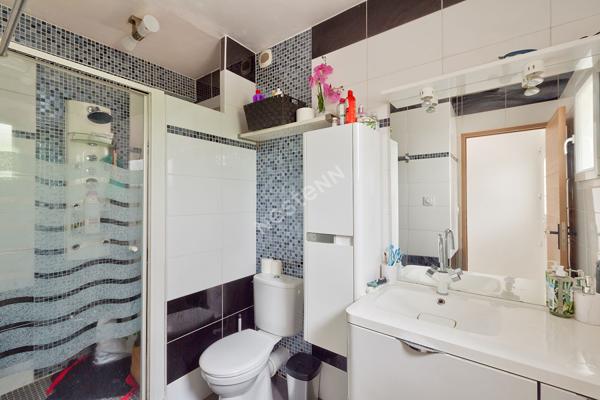 MAISON CONTEMPORAINE  4 CHAMBRES HABITABLE DE PLAIN PIED PROCHE CENTRE