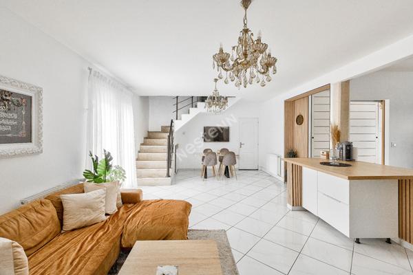 MAISON CONTEMPORAINE  4 CHAMBRES HABITABLE DE PLAIN PIED PROCHE CENTRE