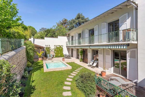 Maison de ville de charme avec piscine au coeur de Saint-Cyr-au-Mont-d’Or