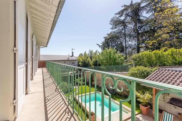 Maison de ville de charme avec piscine au coeur de Saint-Cyr-au-Mont-d’Or
