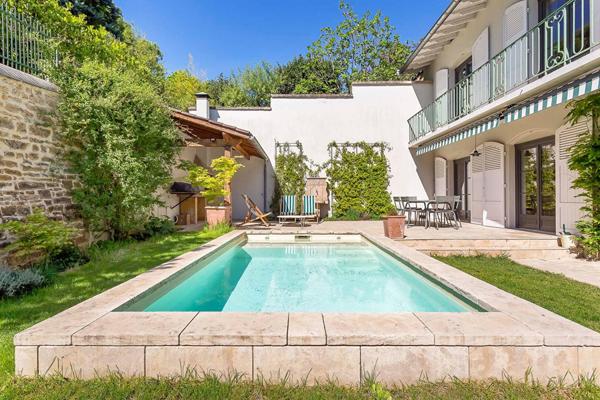 Maison de ville de charme avec piscine au coeur de Saint-Cyr-au-Mont-d’Or