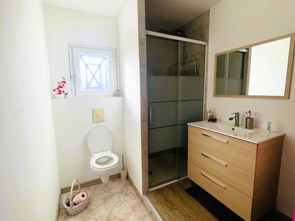 MAUGUIO 5 pièces 138 m2 sur 450 m2 avec Piscine, garage aménagé et cave