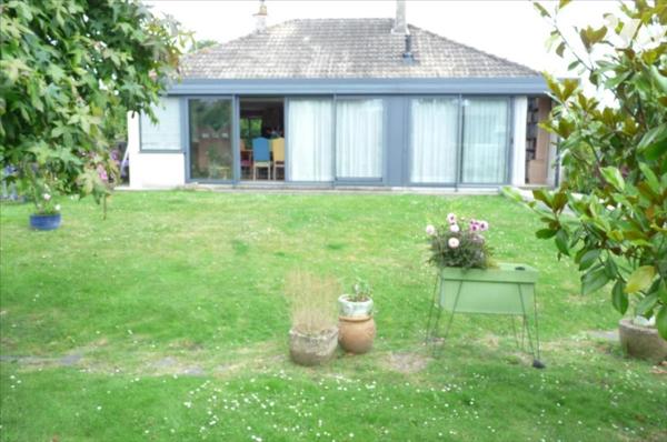 SAINT GEORGES BUTTAVENT- Pavillon sur sous-sol avec  accès de plain pied, sur vaste terrain avec dép