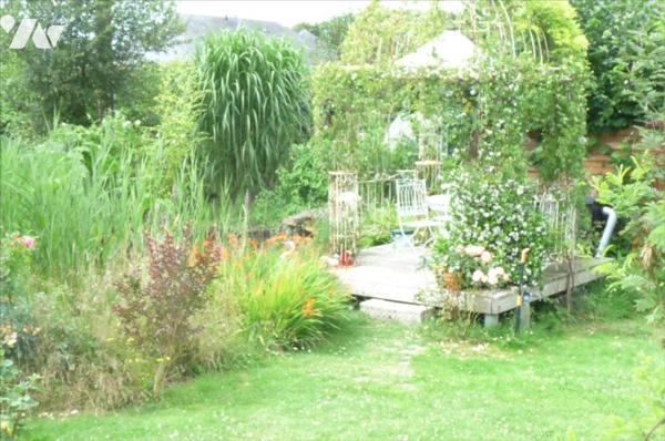 SAINT GEORGES BUTTAVENT- Pavillon sur sous-sol avec  accès de plain pied, sur vaste terrain avec dép