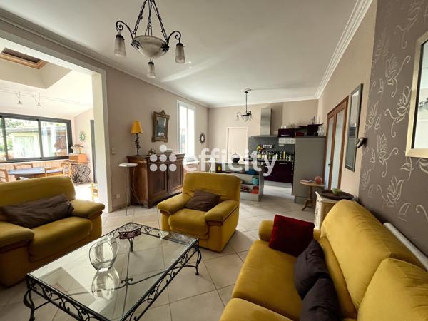Maison
         7 pièces
        - 136 m² Exclusivité 330 000 € *