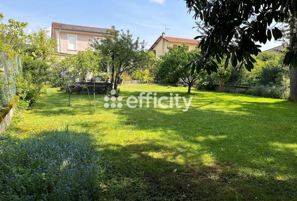 Maison
         7 pièces
        - 136 m² Exclusivité 330 000 € *