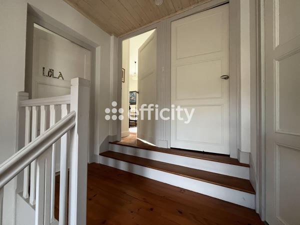 Maison
         7 pièces
        - 136 m² Exclusivité 330 000 € *