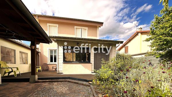 Maison
         7 pièces
        - 136 m² Exclusivité 330 000 € *