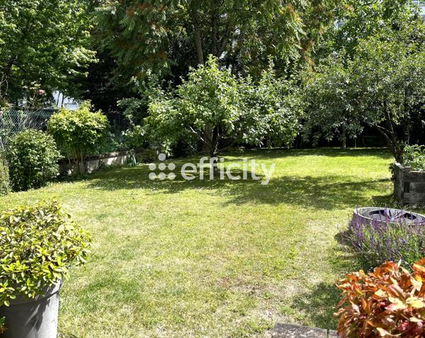 Maison
         7 pièces
        - 136 m² Exclusivité 330 000 € *