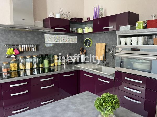 Maison
         7 pièces
        - 136 m² Exclusivité 330 000 € *