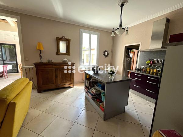 Maison
         7 pièces
        - 136 m² Exclusivité 330 000 € *