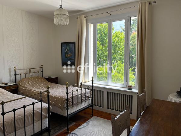 Maison
         7 pièces
        - 136 m² Exclusivité 330 000 € *