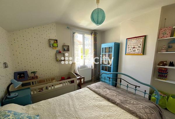 Maison
         7 pièces
        - 136 m² Exclusivité 330 000 € *