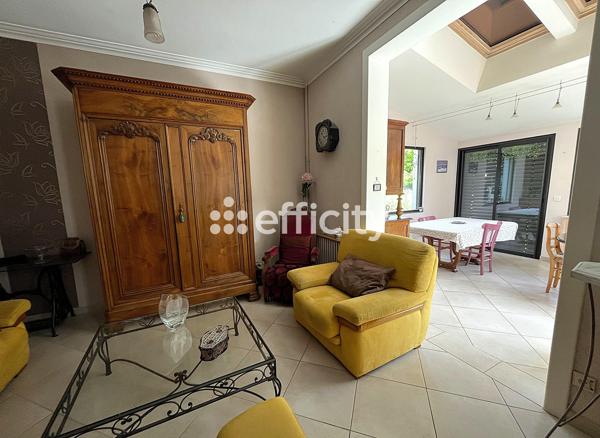 Maison
         7 pièces
        - 136 m² Exclusivité 330 000 € *