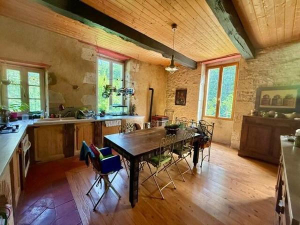 En exclusivité - A 5 min de Vic-Fezensac - Superbe Gasconne avec appartement et grange