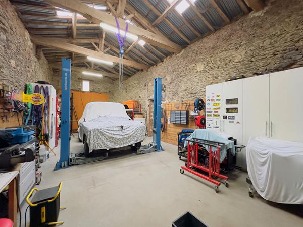 LA CHAIZE LE VICOMTE , GRANGE SUR 571 m2 de terrain, A VENDRE EXCLUSIVITE AMEPI