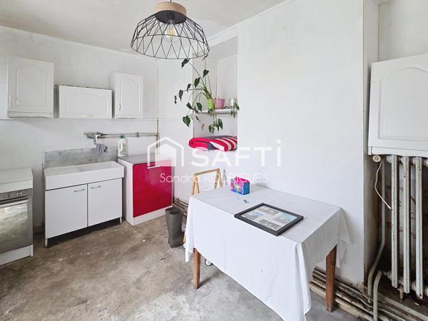 Corps de ferme à rénover  Axe Saint - Quentin / Laon à la campagne proche toutes commodités et autoroute A26