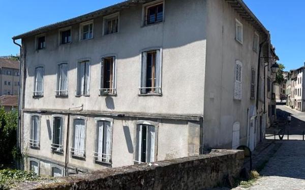 Immeuble à vendre    18 pièces •  Limoges